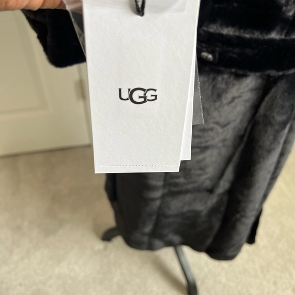 🔥 NWT UGG Super Soft faux fur full length button up coat with belt. - Picture 3 of 5